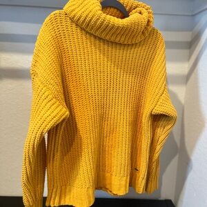 Hollister Women’s Turtleneck Knitted Oversized Sweater Size Medium Dark Yellow